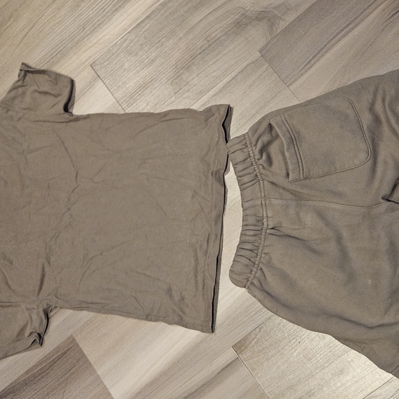 - Essentials matching sweat suit - Picture 4 of 4